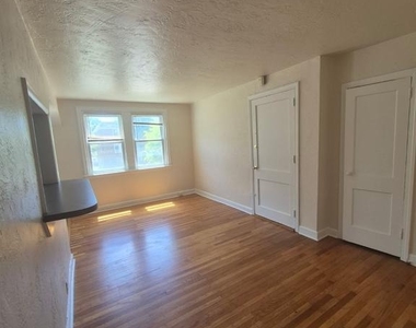395 1/2 E Cliveden Street - Photo Thumbnail 3
