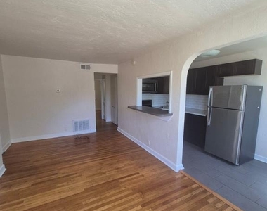 395 1/2 E Cliveden Street - Photo Thumbnail 8