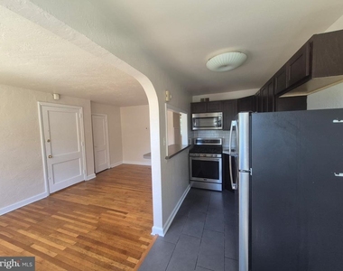 395 1/2 E Cliveden Street - Photo Thumbnail 6