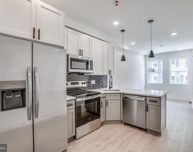 922 W Arizona Street - Photo Thumbnail 3
