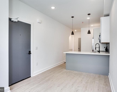 922 W Arizona Street - Photo Thumbnail 1