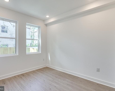 922 W Arizona Street - Photo Thumbnail 5