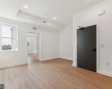 1028 W Dauphin Street - Photo Thumbnail 1
