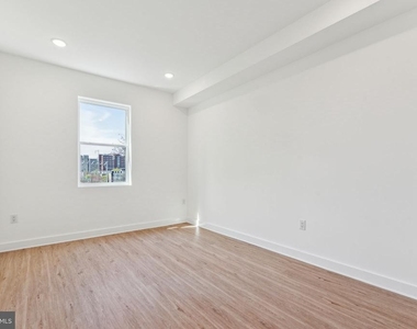 1028 W Dauphin Street - Photo Thumbnail 3
