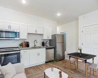 407 S 42nd Street - Photo Thumbnail 1