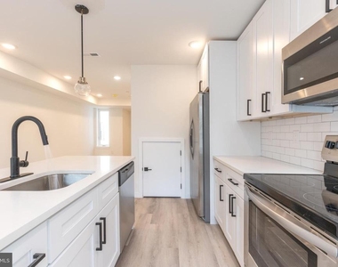 2120 W Master Street - Photo Thumbnail 7