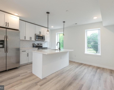 2120 W Master Street - Photo Thumbnail 5