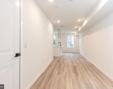 2120 W Master Street - Photo Thumbnail 4