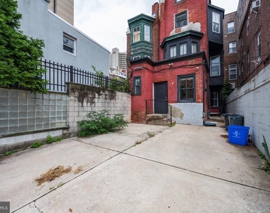 1310 Spruce Street - Photo Thumbnail 12