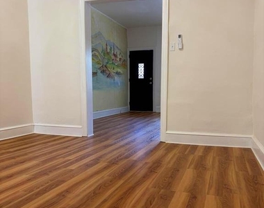 4045 Dexter Street - Photo Thumbnail 3
