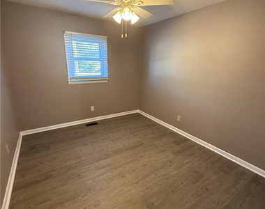 2223 Carbine Street - Photo Thumbnail 6