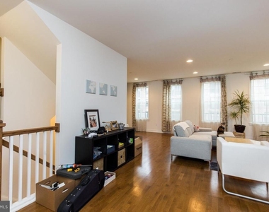 207 Brinley Court - Photo Thumbnail 2