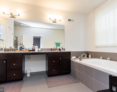 207 Brinley Court - Photo Thumbnail 9