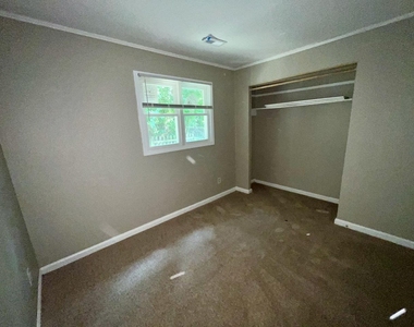 1100 Savannah Drive - Photo Thumbnail 9