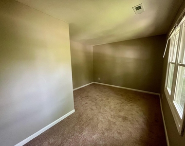 1100 Savannah Drive - Photo Thumbnail 5