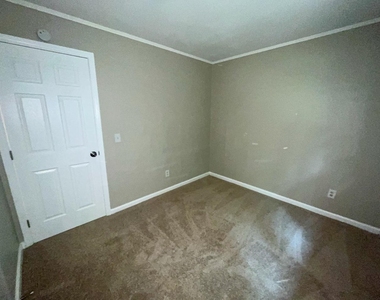 1100 Savannah Drive - Photo Thumbnail 7