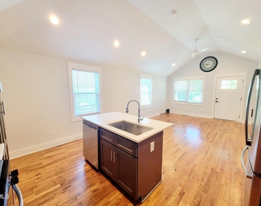 805 Coleman Street - Photo Thumbnail 8
