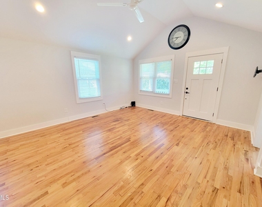 805 Coleman Street - Photo Thumbnail 4