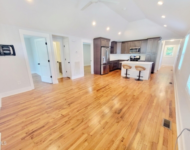 805 Coleman Street - Photo Thumbnail 2