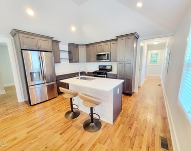 805 Coleman Street - Photo Thumbnail 6