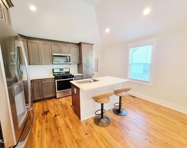805 Coleman Street - Photo Thumbnail 5