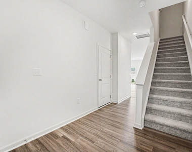 131 S Meyers Court - Photo Thumbnail 3