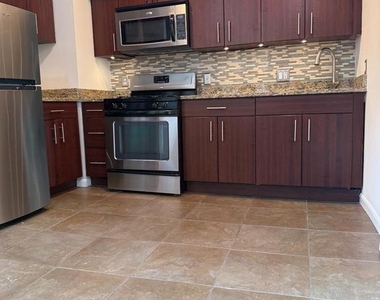 408 S Alder Street - Photo Thumbnail 3