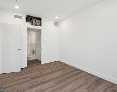 5164 Ridge Avenue - Photo Thumbnail 7