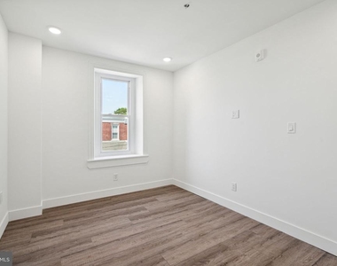 5164 Ridge Avenue - Photo Thumbnail 5