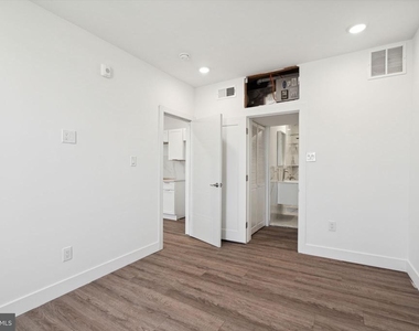 5164 Ridge Avenue - Photo Thumbnail 4