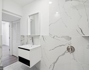 5164 Ridge Avenue - Photo Thumbnail 10