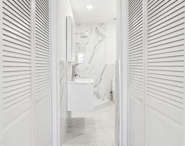 5164 Ridge Avenue - Photo Thumbnail 8