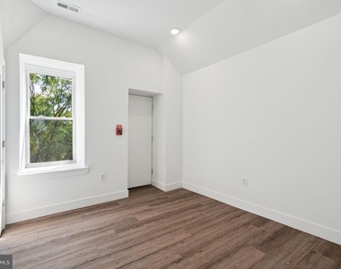 5164 Ridge Avenue - Photo Thumbnail 11