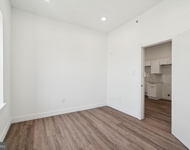 5164 Ridge Avenue - Photo Thumbnail 3