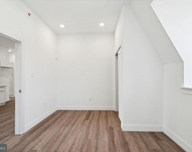 5164 Ridge Avenue - Photo Thumbnail 23