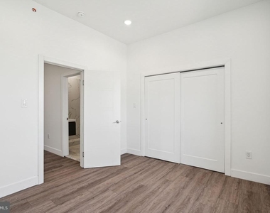 5164 Ridge Avenue - Photo Thumbnail 4