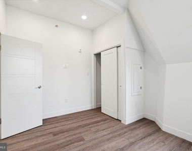 5164 Ridge Avenue - Photo Thumbnail 9