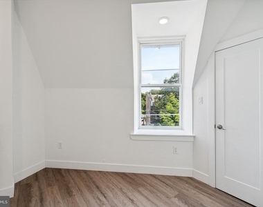 5164 Ridge Avenue - Photo Thumbnail 21