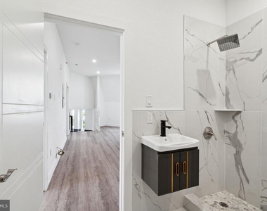 5164 Ridge Avenue - Photo Thumbnail 6