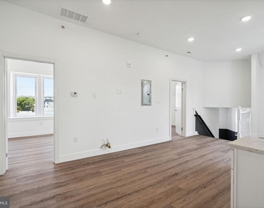 5164 Ridge Avenue - Photo Thumbnail 20