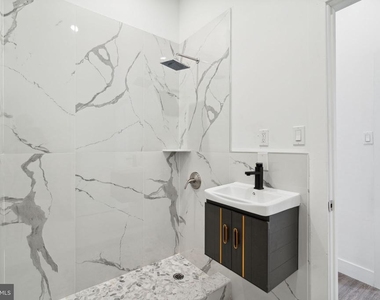 5164 Ridge Avenue - Photo Thumbnail 15