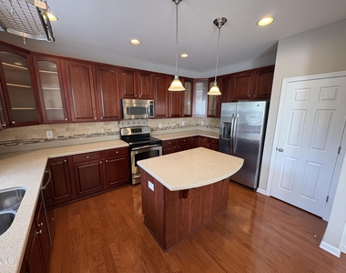2705 Laurel Cherry Street - Photo Thumbnail 3