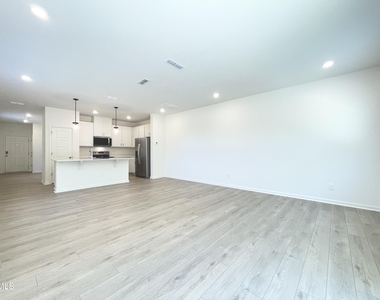 1128 Goldenshrub Street - Photo Thumbnail 5