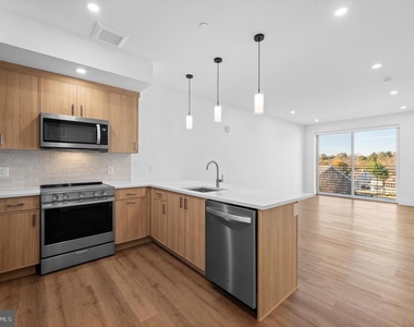650 Montgomery Avenue - Photo Thumbnail 3