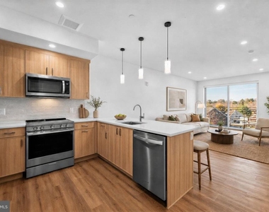 650 Montgomery Avenue - Photo Thumbnail 2