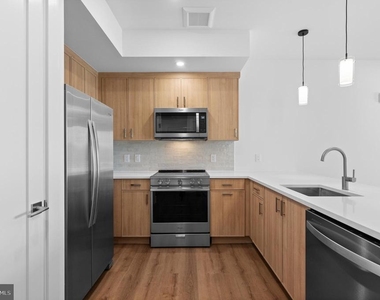 650 Montgomery Avenue - Photo Thumbnail 6