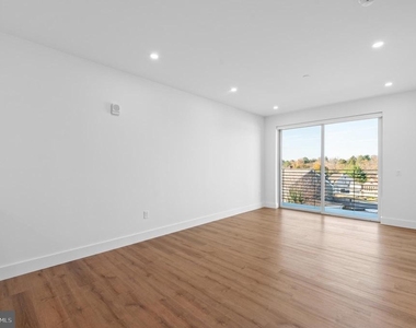 650 Montgomery Avenue - Photo Thumbnail 4