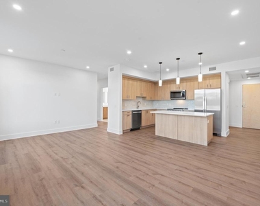 650 Montgomery Avenue - Photo Thumbnail 8