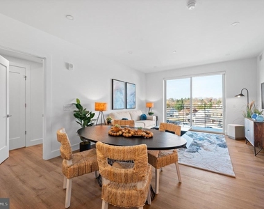 650 Montgomery Avenue - Photo Thumbnail 2