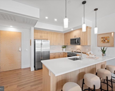 650 Montgomery Avenue - Photo Thumbnail 3